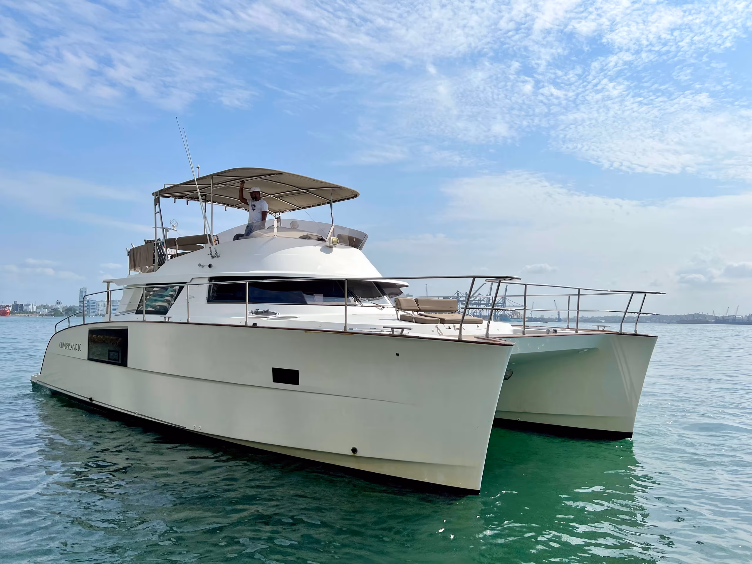 Catamarán de Motor de Lujo de 47 pies